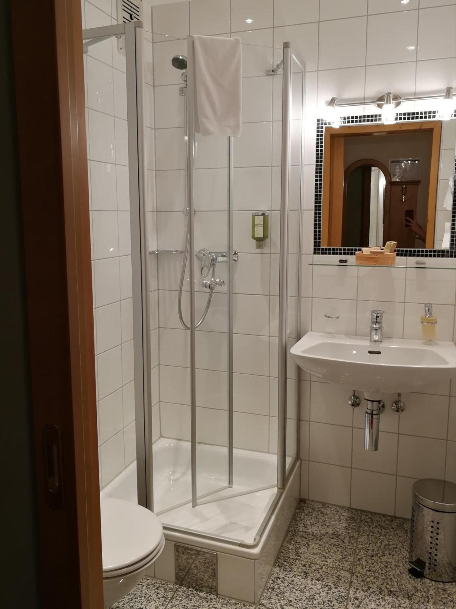 Die Linde Hochst Bagian luar foto